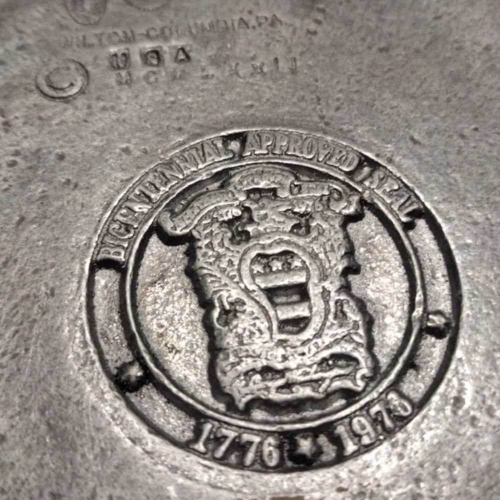Vintage Wilton bicentennial Armetale Plough Tavern Double Handled Porringer Bowl - Picture 4 of 12